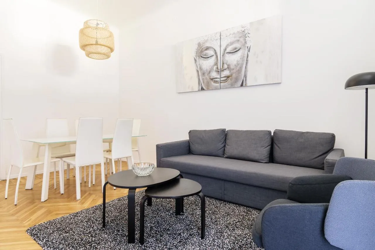 Apartment Hemeras Boutique Homes Luxury 4Bdr Close To Duomo Milan